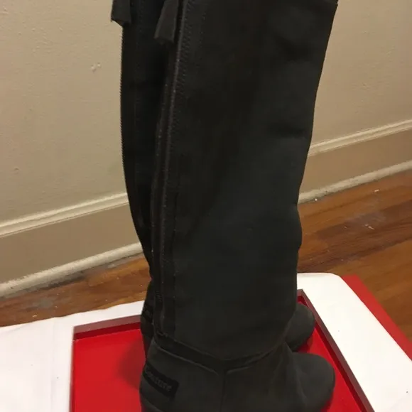 Juicy Couture Grey Suede, faux fur lined boots. Luxurious🔥👢 size 7 NWOT