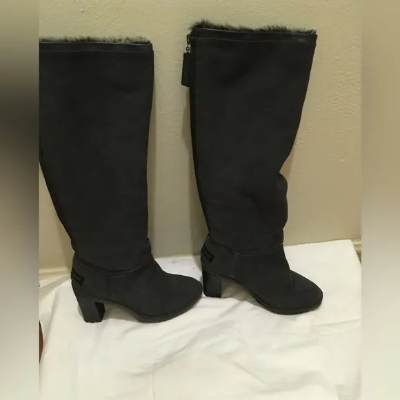 Juicy Couture Grey Suede, faux fur lined boots. Luxurious🔥👢 size 7 NWOT