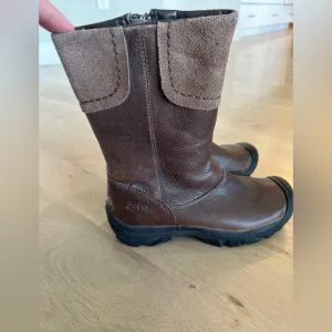 Keen women’s insulated winter boots brown size 6