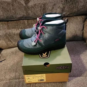 Keen Kids' Green and Pink lace boots NWOT in box Boots size 3