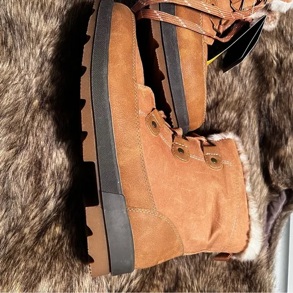 Khombu Stomp Boots NWOB Sz 10 Great for Getting around Campus or town! Chestnut