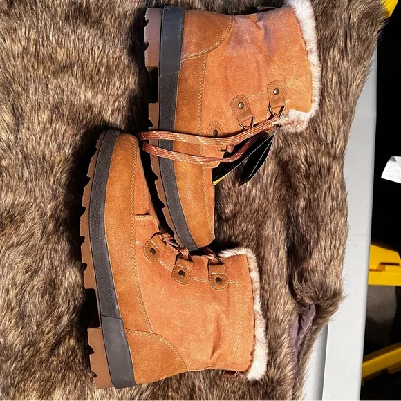Khombu Stomp Boots NWOB Sz 10 Great for Getting around Campus or town! Chestnut