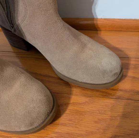 Kookaburra by UGG sz 5 tall boots women NWOT