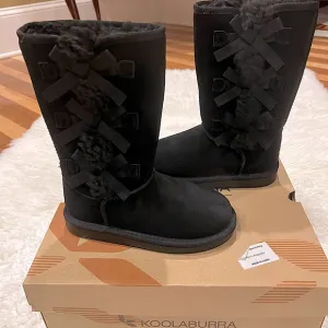Kookaburra-Uggs Victoria Tall Boots Size 12. NWT