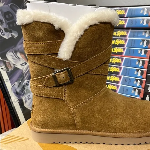 Koolaburra by Ugg W delene short size 10 Tan Suede Boots with Cream Fur