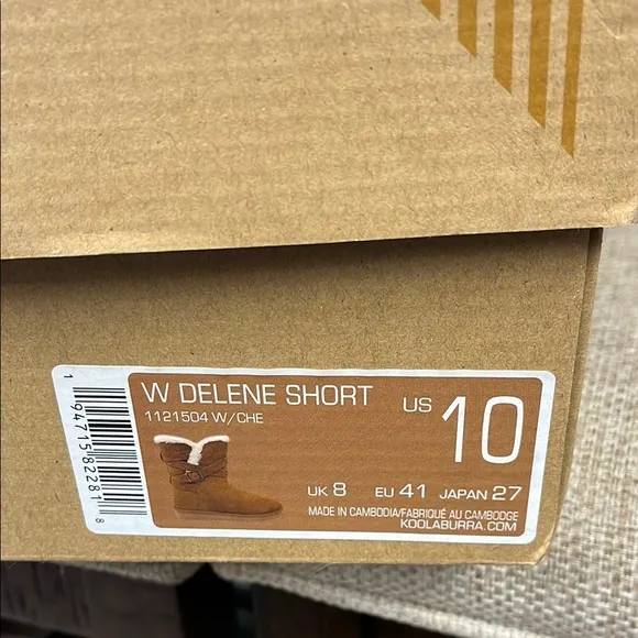 Koolaburra by Ugg W delene short size 10 Tan Suede Boots with Cream Fur