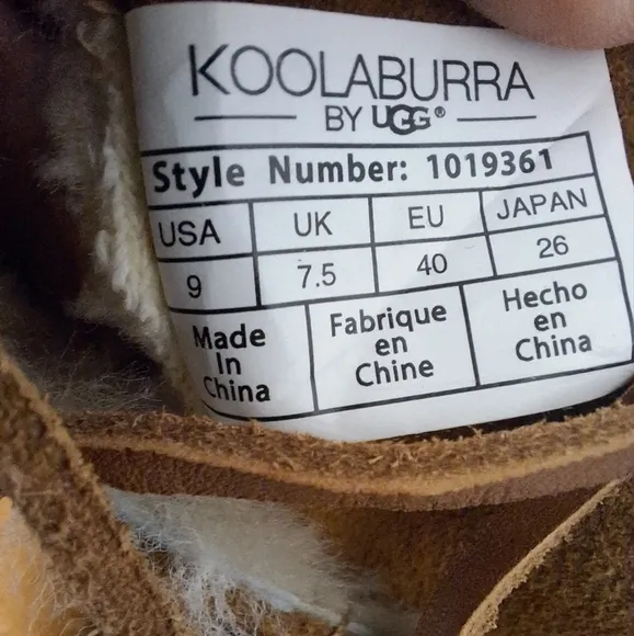 Koolaburra by UGG womens size 9 fur lined boots with laces.