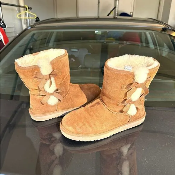 Koolaburra by UGG Women's Victoria Short Winter Boots Size 10 Chestnut Brown