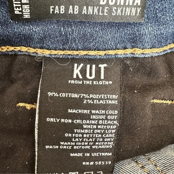 Kut from the Kloth Donna FabAb High Rise Skinny Jeans Medium Wash Size 2P *EUC*