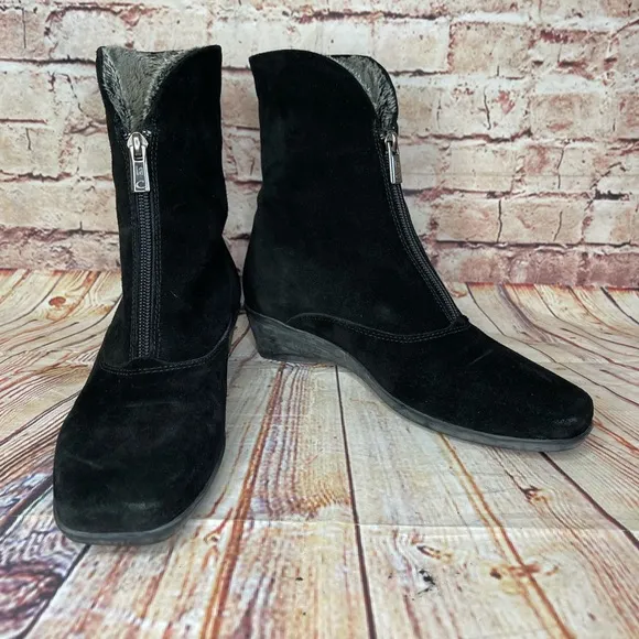 La Canadienne Black Suede Fur Lined Booties Sz 7M