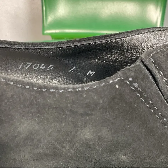La Canadienne Black Suede Waterproof Shoes in Size 6