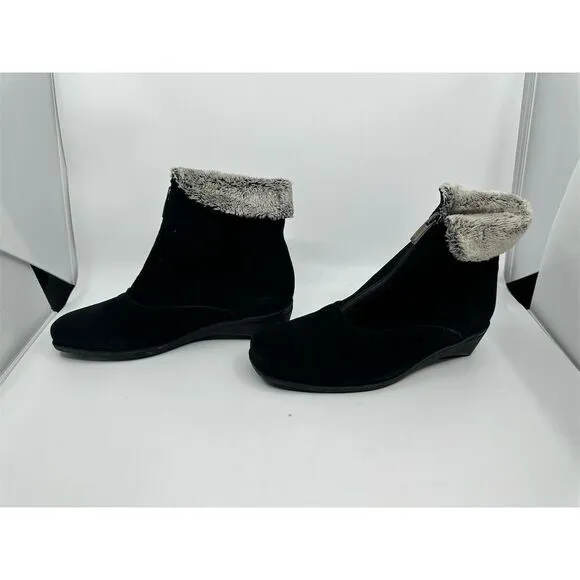 La Canadienne nwot Evitta Black Suede Ankle Wedge Boots Faux Fur Lined
