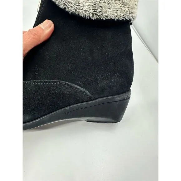 La Canadienne nwot Evitta Black Suede Ankle Wedge Boots Faux Fur Lined