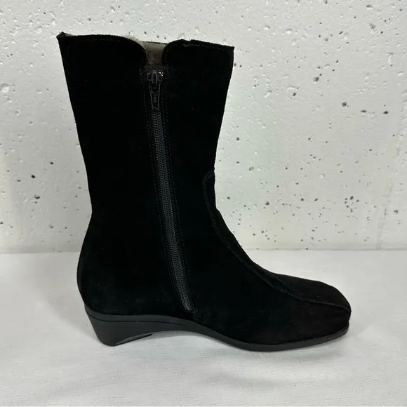 La Canadienne size 5.5 Black Suede Wedge Boots