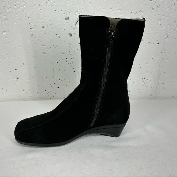 La Canadienne size 5.5 Black Suede Wedge Boots