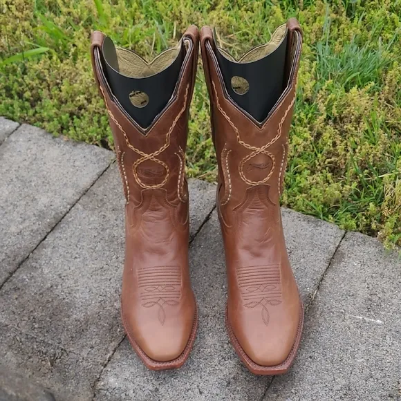 Lagrange Leather The Bradley men's French toe cowboy boots, size 9.5 D tan