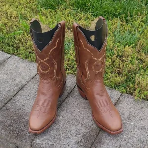 Lagrange Leather The Bradley men's French toe cowboy boots, size 9.5 D tan