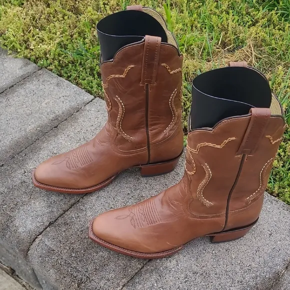 Lagrange Leather The Bradley men's French toe cowboy boots, size 9.5 D tan