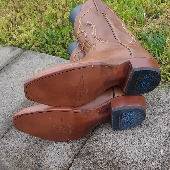 Lagrange Leather The Bradley men's French toe cowboy boots, size 9.5 D tan