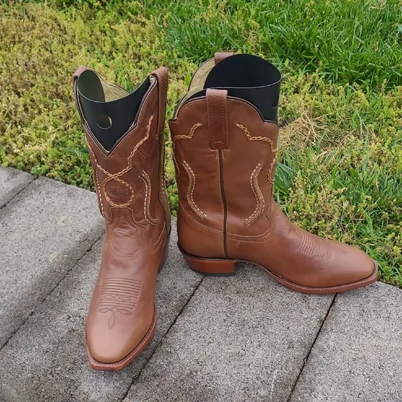 Lagrange Leather The Bradley men's French toe cowboy boots, size 9.5 D tan
