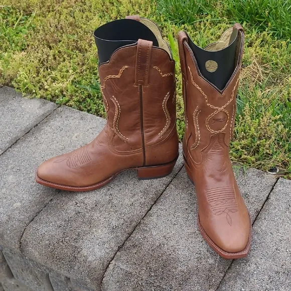 Lagrange Leather The Bradley men's French toe cowboy boots, size 9.5 D tan