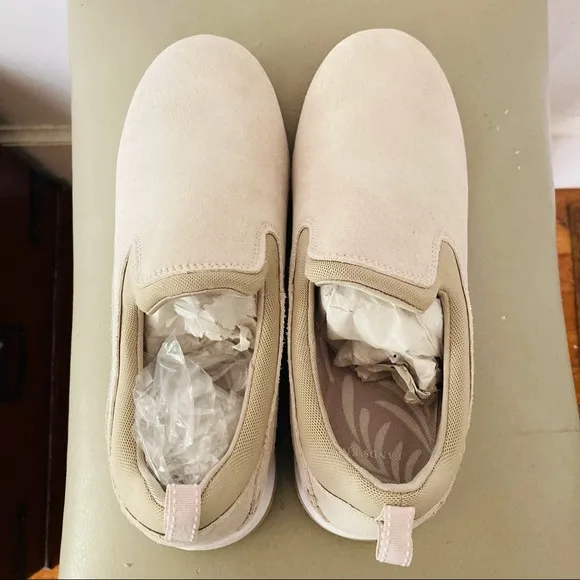 Lands end 8 1/2 stone leather suede slip ons shoes