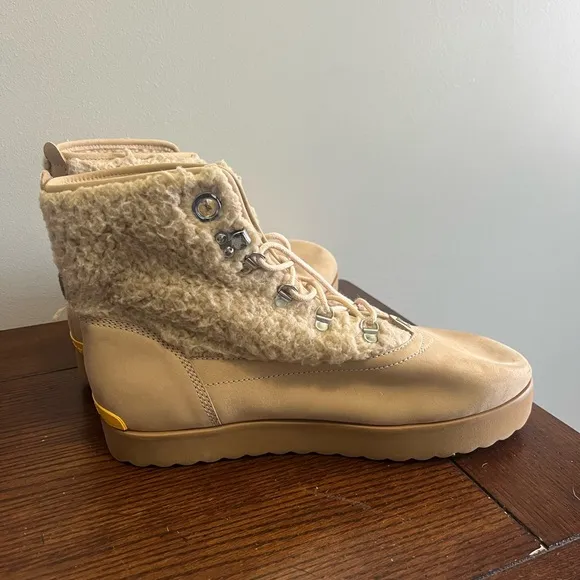 Larroude Vail fur Boots in Sand &amp; Cream Sz‎ 11 NEW