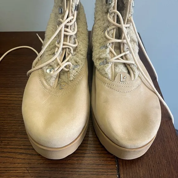 Larroude Vail fur Boots in Sand &amp; Cream Sz‎ 11 NEW