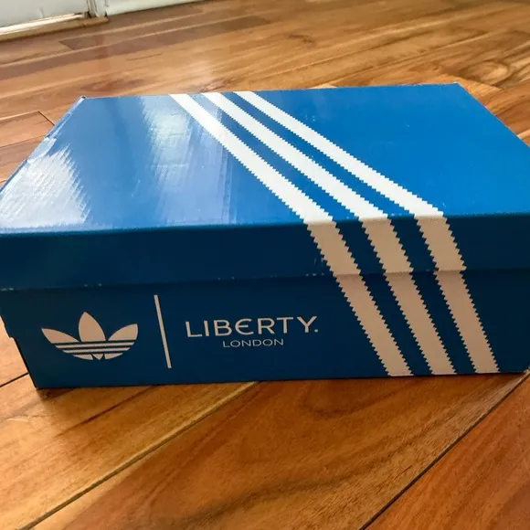 Liberty London Samba OG Shoes - youth size 4.5