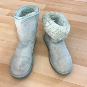Light blue sheep skin fur boots