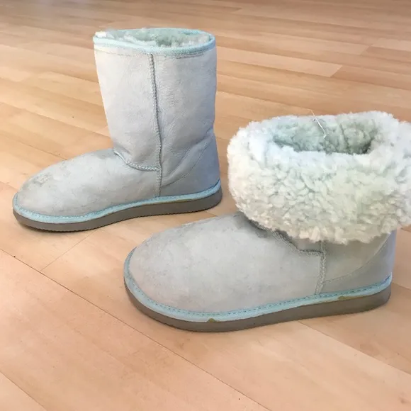 Light blue sheep skin fur boots