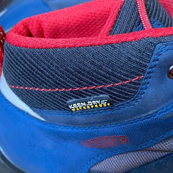 Like new Keen waterproof hiking boots