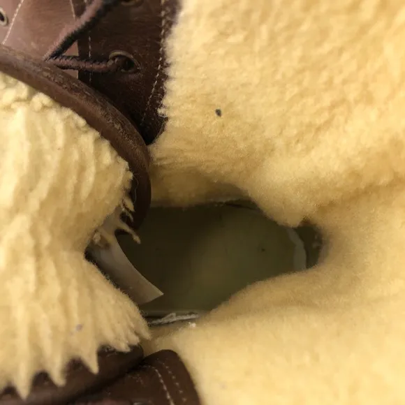 L.L. Bean 10&quot; Shearling-Lined Winter Boots 6M