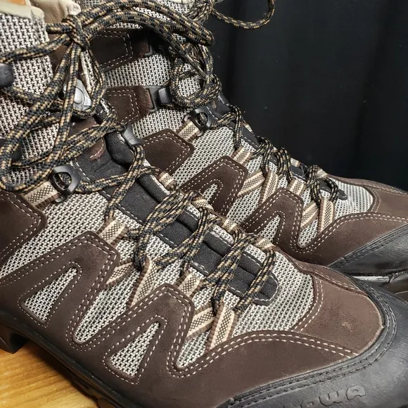 LOWA 'Khumbu' Hiking Boots men's size 11