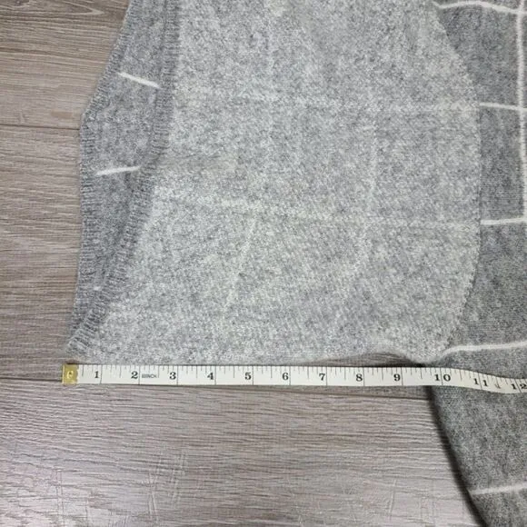 𝅺LUMIERE Gray &amp; White Grid Pattern Turtleneck Pullover Sweater Medium