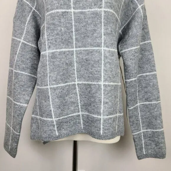 𝅺LUMIERE Gray &amp; White Grid Pattern Turtleneck Pullover Sweater Medium