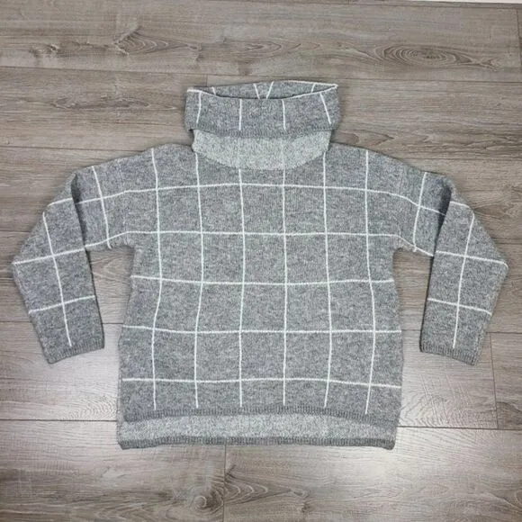 𝅺LUMIERE Gray &amp; White Grid Pattern Turtleneck Pullover Sweater Medium