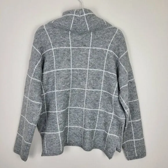 𝅺LUMIERE Gray &amp; White Grid Pattern Turtleneck Pullover Sweater Medium