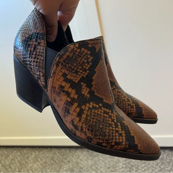 Marc Fisher Women’s Dalaran Snakeskin Leather Booties Boots Size 7‎