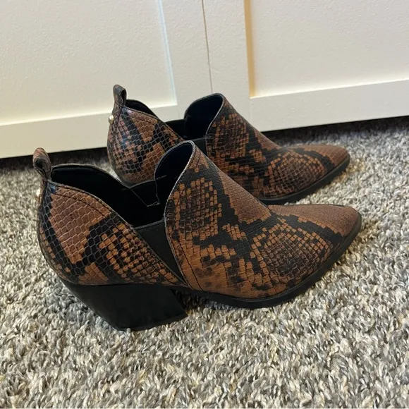 Marc Fisher Women’s Dalaran Snakeskin Leather Booties Boots Size 7‎