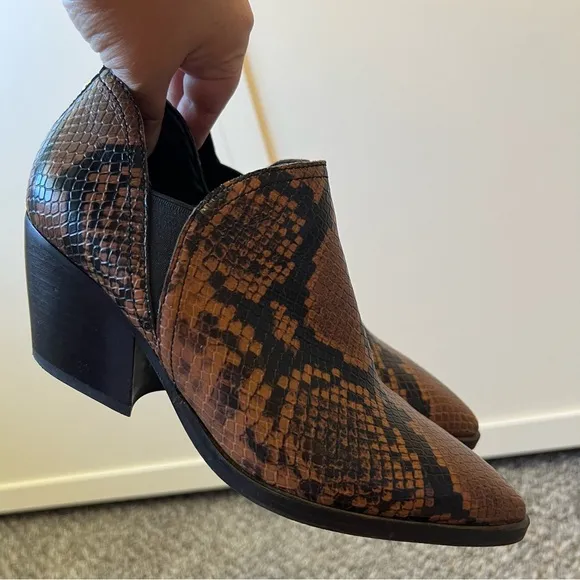 Marc Fisher Women’s Dalaran Snakeskin Leather Booties Boots Size 7‎