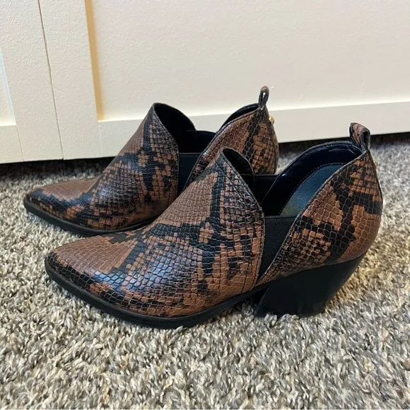 Marc Fisher Women’s Dalaran Snakeskin Leather Booties Boots Size 7‎
