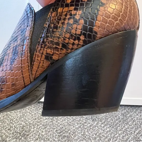 Marc Fisher Women’s Dalaran Snakeskin Leather Booties Boots Size 7‎