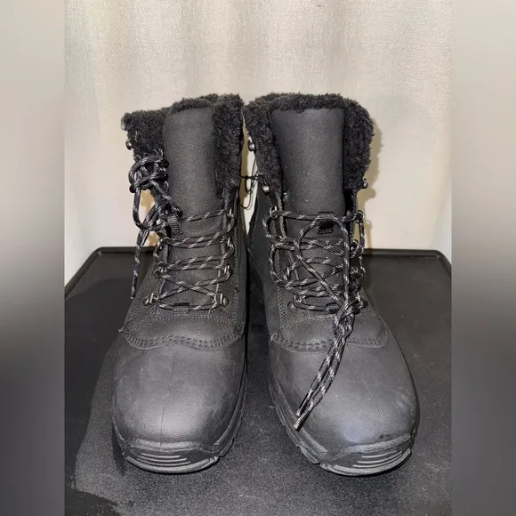 Men size 12 Black Winter Boots NWT