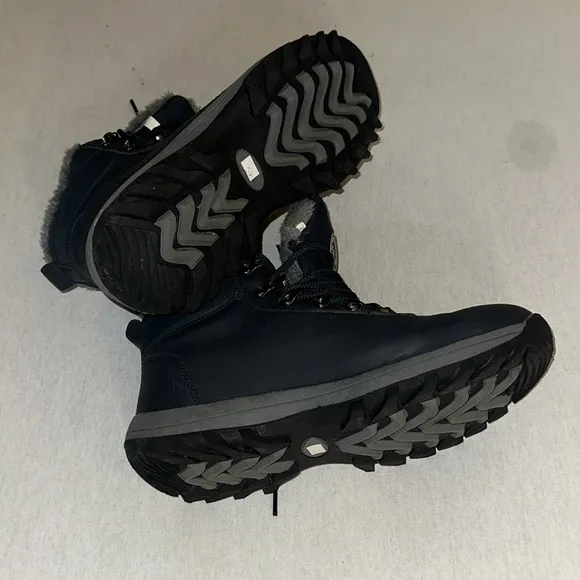 Mens Size 9.5 Winter Boots.