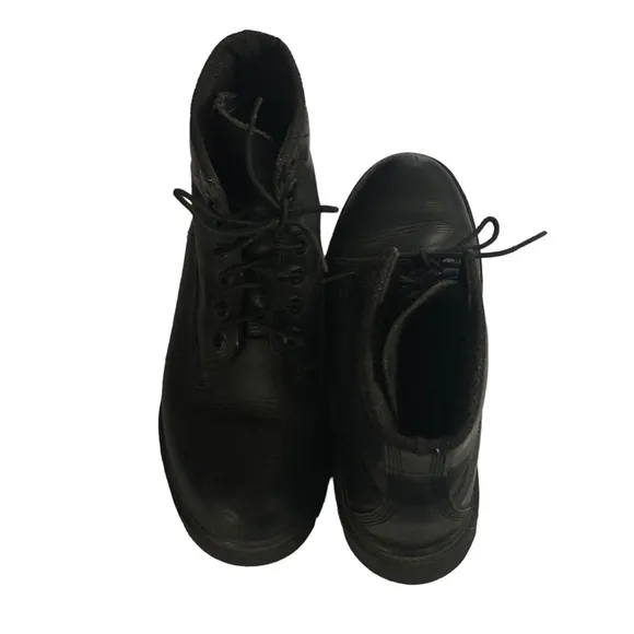 Men's Timberland Six-Inch Black Insulated Waterproof Leather Boots. Size 7