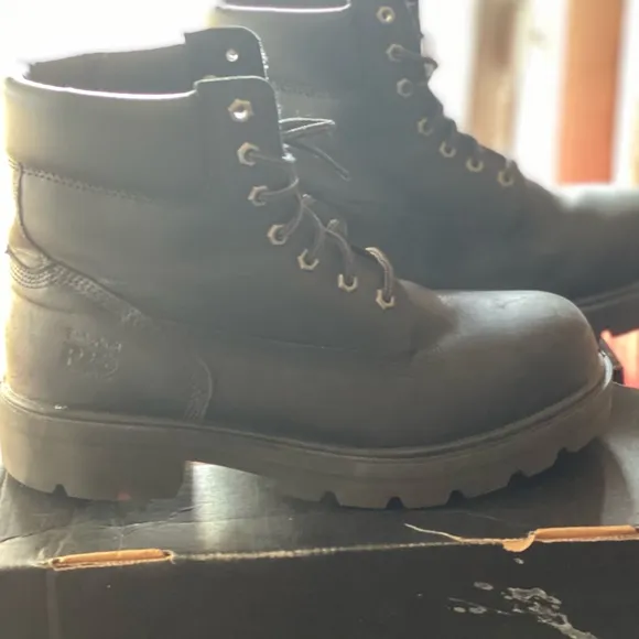 MENS WORK SHOES NWB