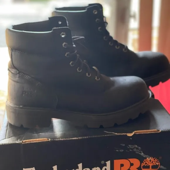 MENS WORK SHOES NWB