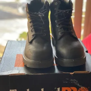 MENS WORK SHOES NWB