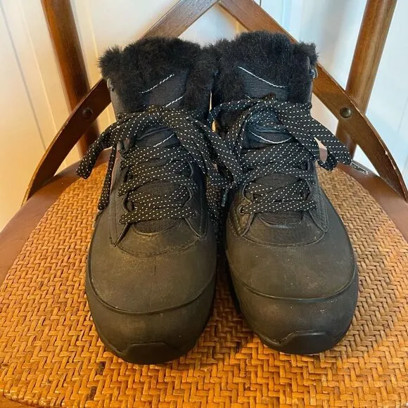 Merrell Aurora ice 6  black faux fur boot size 8.5